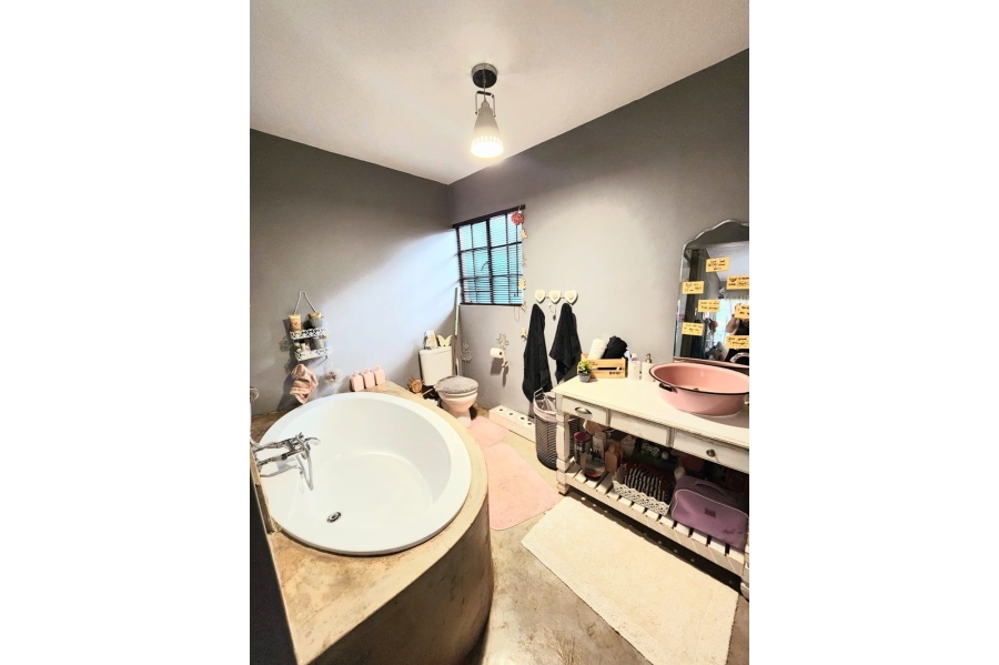 5 Bedroom Property for Sale in Safari Gardens North West